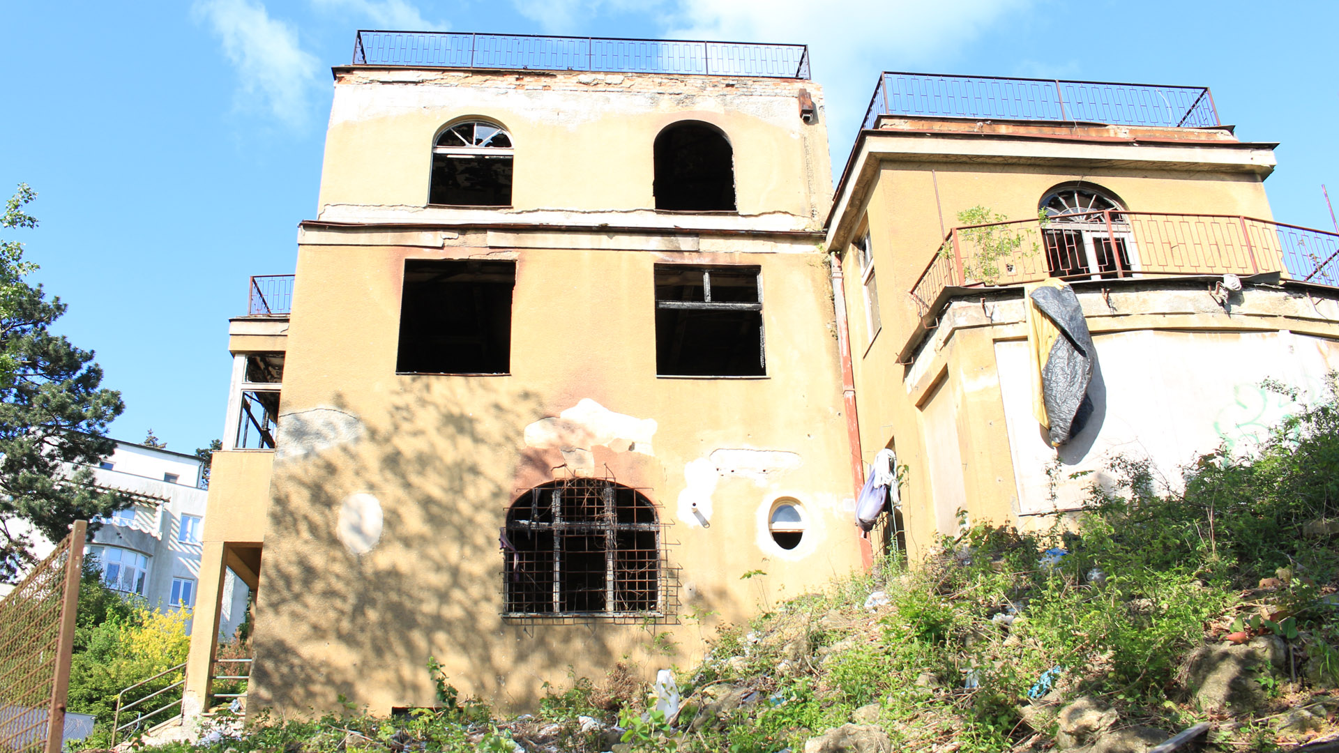 opuštěná vila_urbex_weefsworld