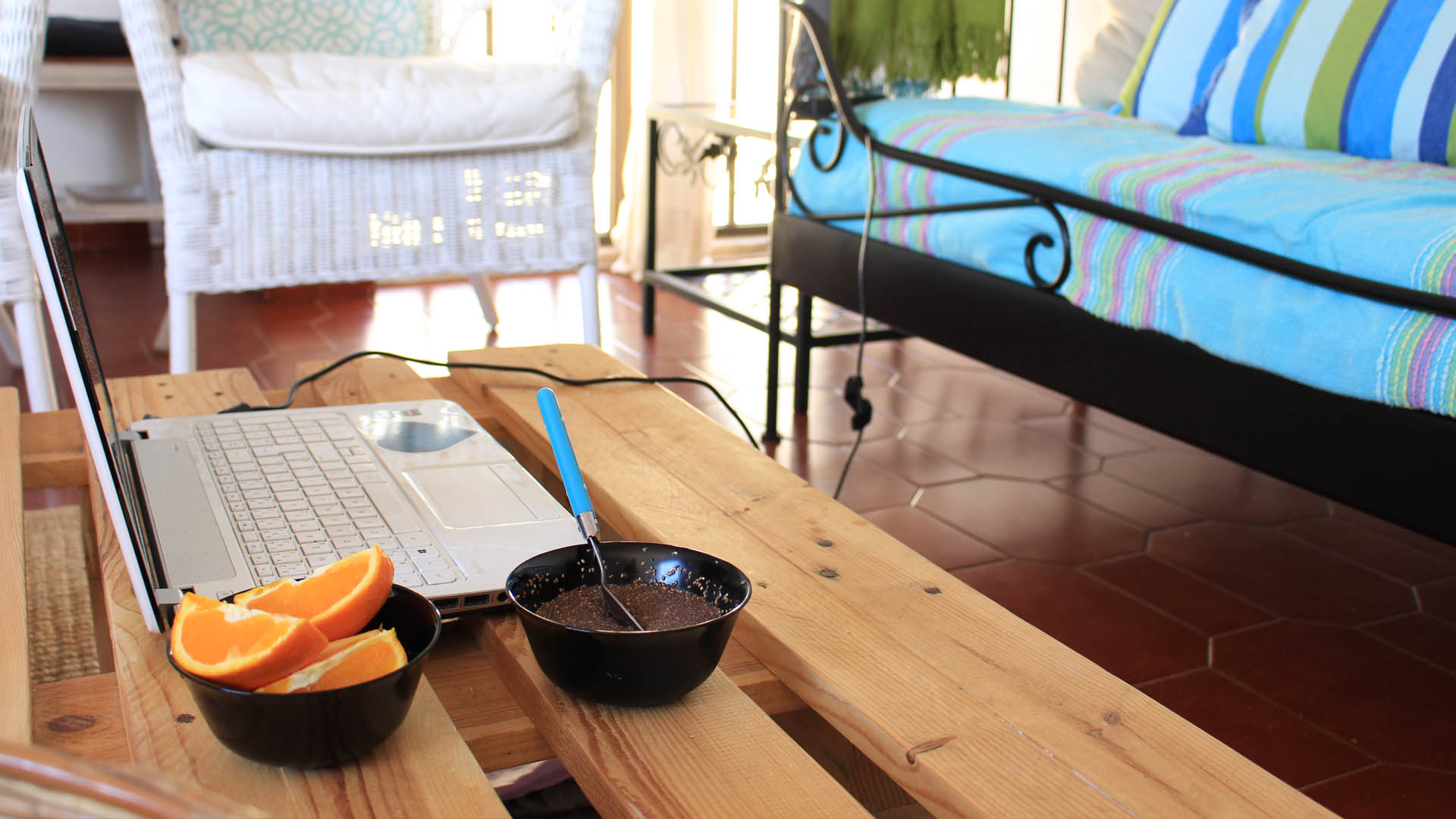 prace_online_cestovani_weef